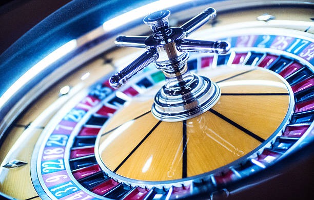 Live Super Sic Bo table with HD dealer feed